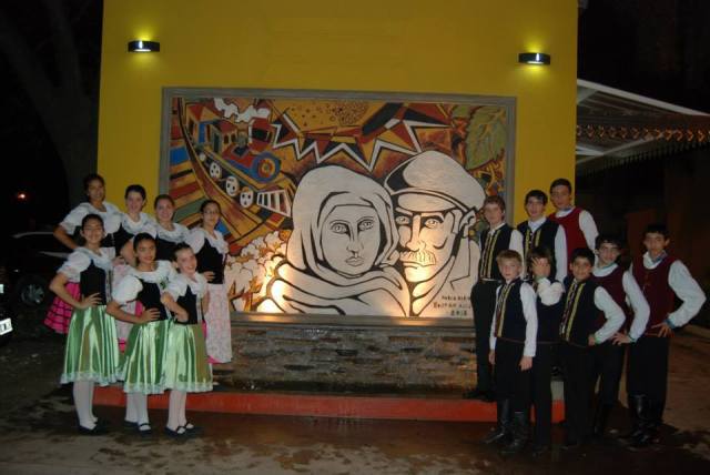 970998_10201620778551247_1964390966_n